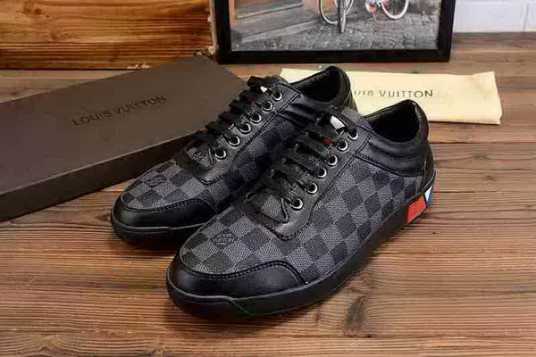 LV Fashion Men Sneakers--024